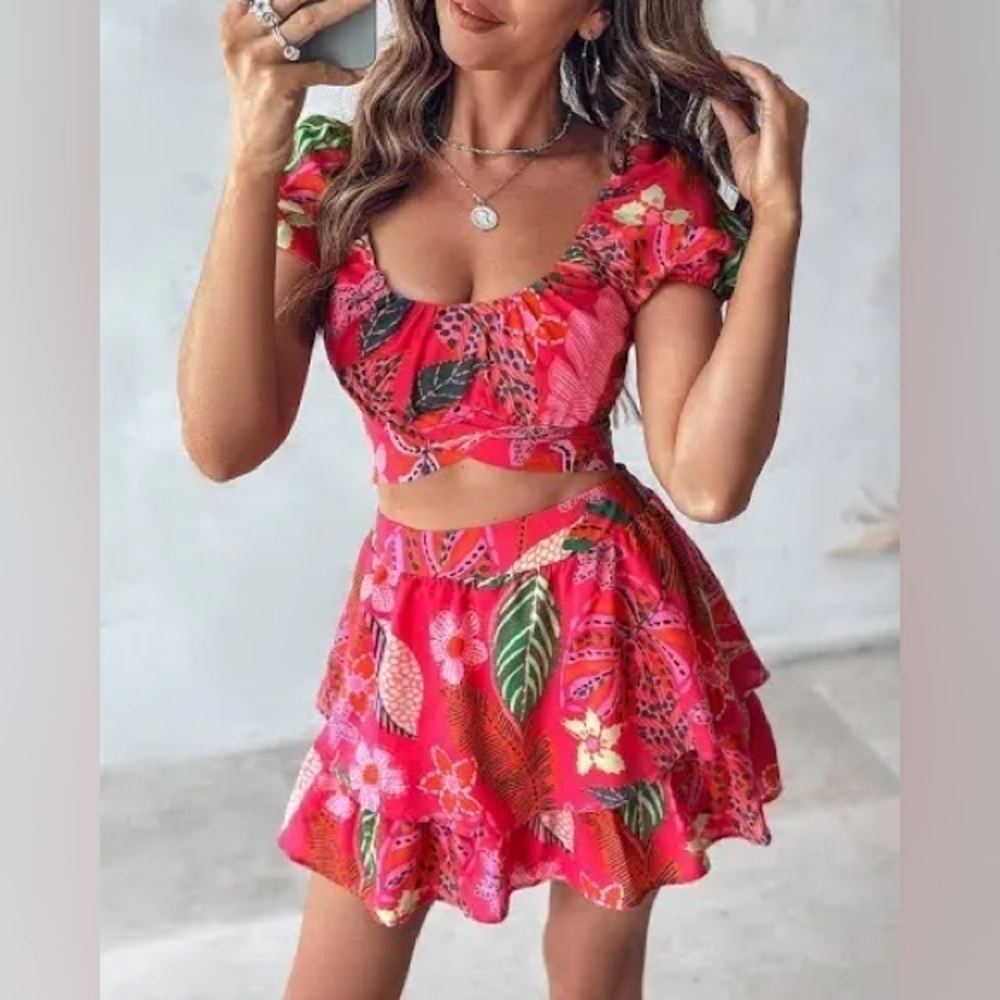 NWT CRYSTAL SKY TROPICAL PRINT TWO PIECE CROP TOP AND SKIRT SIZE SMALL